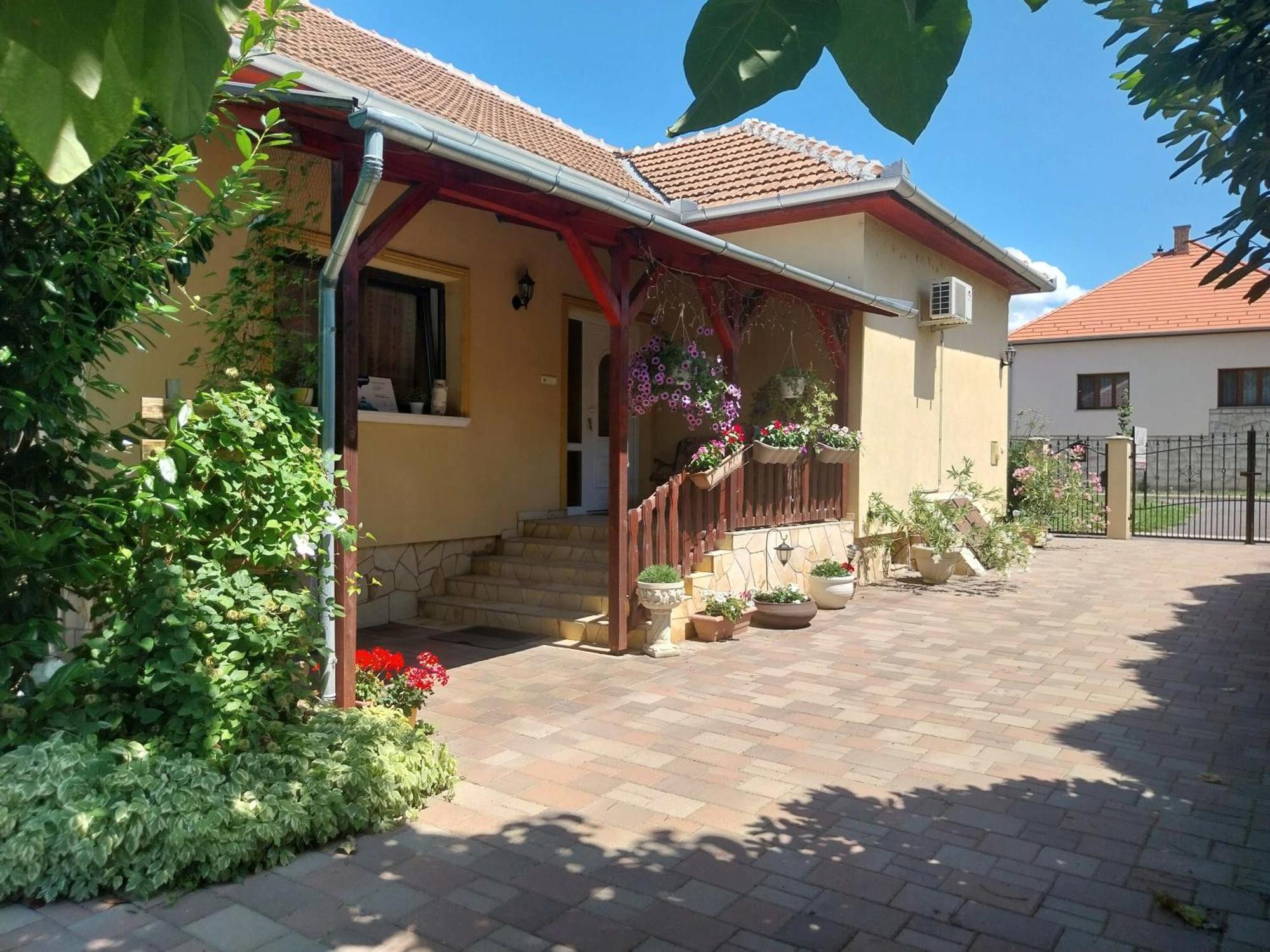 Liptak Vendeghaz Hotel Tokaj Bagian luar foto